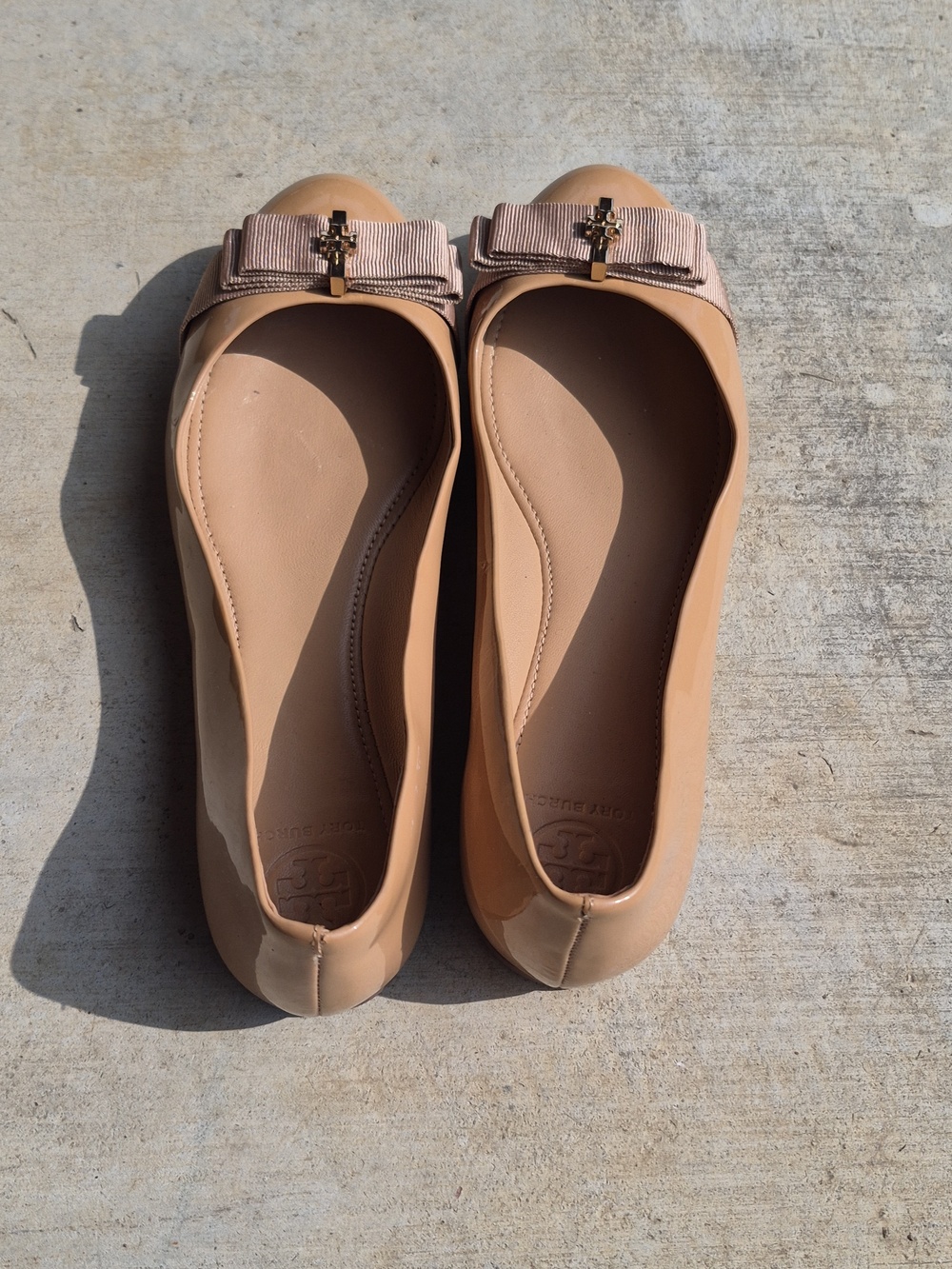 Tory Burch Trudy Nude Patent Leather Bow Ballet Flats - Picture 3 of 11